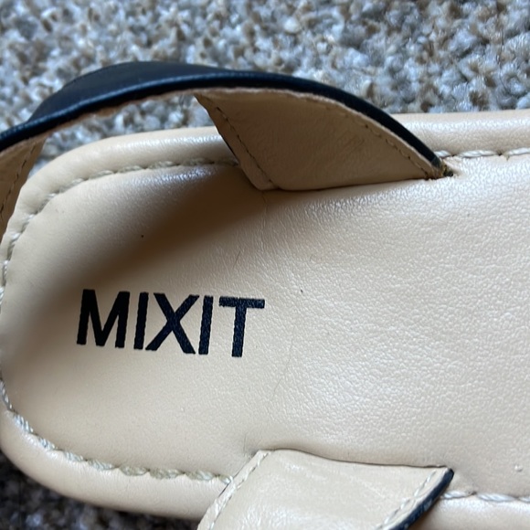 Mix-It Sandals - Picture 4 of 5